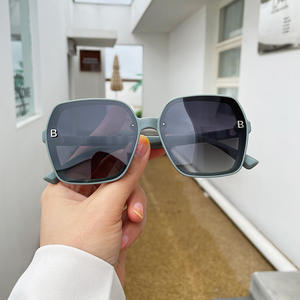 Lunettes de soleil pour femmes de la marque B, UV400, polarisées, monture en PC, lentilles TAC, type 3, pare-soleil, couleur noire, YC022 F1 - Product Image 1