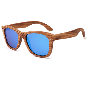 Lunettes de soleil en bois artisanales en gros de luxe avec verres polarisés et embellissements de clous avant - Product Image 1