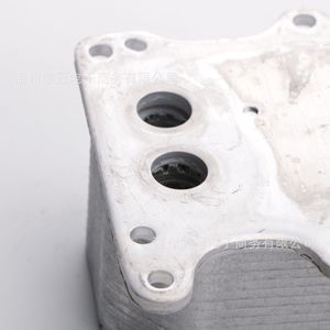 เครื่องทำความเย็นน้ำมันเครื่อง 2007522 สำหรับฟอร์ดทรานสิท Mk7 Mk8 2.2 Fwd อะไหล่ทดแทนอลูมิเนียมอัลลอยด์ - Product Image 1