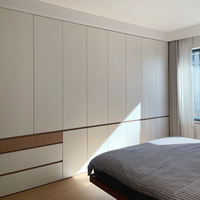 Armoire de luxe haut de gamme sur mesure pour suite de villa de luxe, aménagement d'espace de chambre haut de gamme