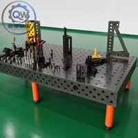 Plateforme de soudage 3D sur mesure pour la soudure de pièces de machines d'ingénierie, établi industriel modulaire flexible