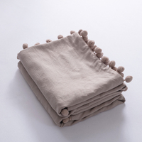 Housse de coussin carrée de luxe avec pompons mignons, 100% polyester, douce et agréable pour la peau, pour la décoration de la maison et des chambres d'hôtel