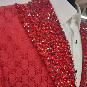 <span class=keywords><strong>Costume</strong></span> <span class=keywords><strong>homme</strong></span> slim fit <span class=keywords><strong>rouge</strong></span> de qualité supérieure personnalisé <span class=keywords><strong>et</strong></span> <span class=keywords><strong>costume</strong></span> de bal <span class=keywords><strong>noir</strong></span> avec pierres, smoking pour mariage - Product Image 1