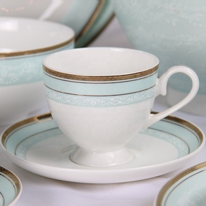 Bone China Tea Cup and Saucer Porcelana con borde dorado de lujo con tetera Juegos de tazas de té de estilo clásico de cerámica - Product Image 5