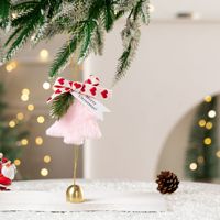 Décoration suspendue en forme de sapin de Noël en tissu tissé fait main, avec nœud en ruban lisse, branche de pin et clochette métallique