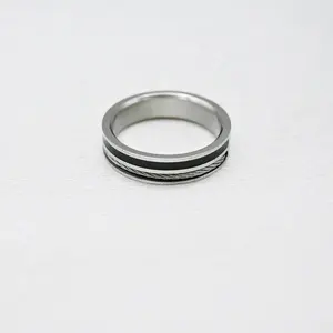 厂家批发时尚坩埚钛饰品银戒指男士双槽单绳镶嵌男士戒指