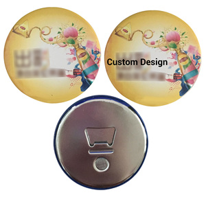 מגנט מקרר מודרני עגול וידידותי לסביבה מפח מצופה עם מדבקה מגנטית, סיכת מתכת ופותחן בקבוקים - Product Image 1