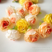 Boutonnières florales roses, corsages de poignet, têtes de fleurs en soie embossées à la main pour décoration DIY - Accessoires en gros pour fleurs de gâteau