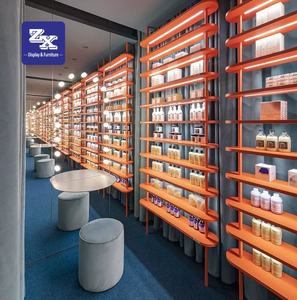 맞춤형 기념품 가게 디자인 기념품 가게 설비 천장 설치형 디스플레이 선반 LED 기념품 가게 디스플레이 캐비닛 - Product Image 3