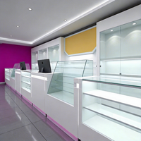 Solution complète d'affichage en magasin avec éclairage LED écologique sur mesure, vitrines modulaires en verre pour les bijouteries, les horlogeries et les centres commerciaux