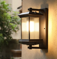 Lampes solaires murales extérieures antiques en aluminium Lanterne de jardin montée sur le mur Étanche LED extérieur avec diffuseur en verre