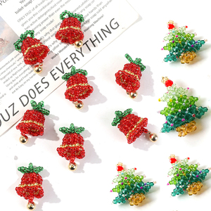 Abalorio Navideño con Cuentas |   Colgante de árbol de Navidad con cuentas de cristal hechas a mano para la creación de joyería DIY, decoración de ropa y festividades. - Product Image 1