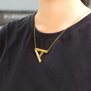 Collar Personalizable para Mujer, Chapado en Oro de 18K, Cadena de Acero Inoxidable, Estilo Minimalista, con Colgante de Letra y Zirconia - Product Image 2