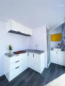 Maison de conteneur pliable préfabriquée à panneaux sandwich trois-en-un au design moderne, chambre, salon, salle de bain, hôtel - Product Image 6