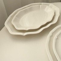 Service de table en céramique de style pastoral élégant et frais avec bordure créative en dentelle gaufrée irrégulière pour le petit-déjeuner et les desserts à la maison