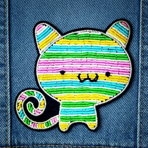 Insigne nominatif en soie brodée et émaillée personnalisable et tissu à coudre et feutre pour sacs Logo personnalisé - Product Image 2