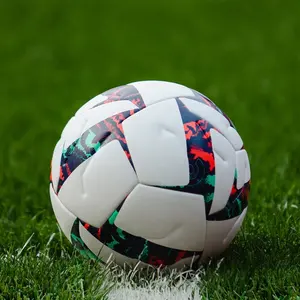 Balón de fútbol de alta calidad, balón de fútbol de Material de PU suave, pelota de fútbol de buen diseño para deportes, precio barato