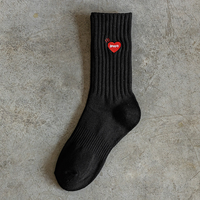 Chaussettes mi-mollet pour homme brodées en forme de cœur, chaussettes de sport en coton respirant, chaussettes noires et blanches pour homme transfrontalières