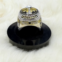 Bague de championnat de football fantaisie de la ligue FFL 2024 avec 2 casques dorés