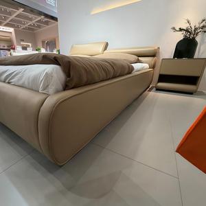 Cama Ergonómica de Cuero de Lujo con Acolchado Suave y Reposacabezas Ajustable para Recámara Principal - Product Image 5