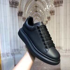 Chaussures de sport décontractées entièrement noires de haute qualité pour hommes et femmes, à semelle épaisse, à lacets, nouvelle mode, pour la course à pied en hiver et au printemps - Product Image 3