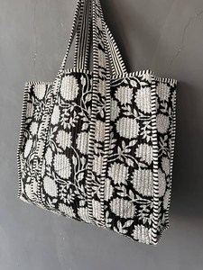 Sac fourre-tout matelassé en coton imprimé, élégant, fait main, motifs ethniques, pour voyage et shopping, sac à bandoulière - Product Image 5