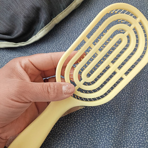 Large Curved Massage Comb Hollowed Out Arc Shape Wide Tooth Plastic Hairbrush For Volumizing High Crown Styling - Product Image 3