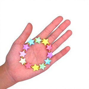 สร้อยข้อมือเรซิ่นสีสันสดใสทำมือ  เครื่องประดับแฟชั่นทันสมัยสำหรับผู้หญิงและเด็กผู้หญิง  พร้อมลวดลายที่โดดเด่นไม่ซ้ำใคร - Product Image 1