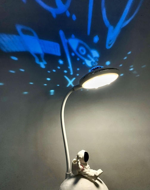 Factory OEM Rechargeable Astronaut Lamp Kid Cute Usb Home Book Reading MINI LIGHT Reading