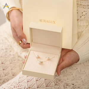 Caja de Empaque para Joyería Auralux de Lujo en Color Verde con Logo Personalizado para Pulsera, Aretes, Colgante, Anillo y Collar - Product Image 6
