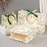 Sacs en papier kraft recyclé de luxe en gros avec impression de logo personnalisé, sacs cadeaux en stock, sacs à emporter pour la restauration rapide, sacs à poignée en ruban, sacs artisanaux pour bougies