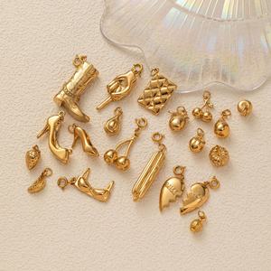 Elegantes Zapatos de Tacón Alto Dorados con Diseño de Aguacate, Fresa y Cereza, con Collar de Acero Inoxidable con Colgante de Amor - Product Image 3