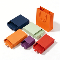 Ensemble de boîtes de présentation de bijoux portables en velours personnalisées avec gaufrage et emballage de type tiroir pour usage en boutique de détail