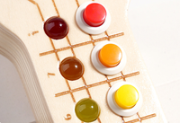 Guitare musicale en bois pour enfants avec boutons colorés, interrupteur et molette de volume – Jouet d'activités sensorielles léger