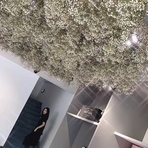 Plante artificielle suspendue verte pour plafond, mur végétal suspendu en fausse herbe pour décoration de plafond de plante artificielle de restaurant d'hôtel - Product Image 5