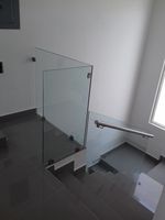 Balustrade d'escalier en verre avec panneaux en verre trempé pour les intérieurs résidentiels et commerciaux