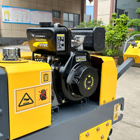 Rouleau compresseur vibrant à double tambour personnalisable avec une puissance de 6,6 kW pour la construction routière