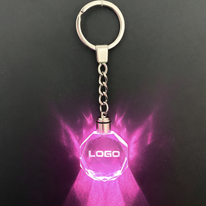 Nouveauté, cadeau promotionnel, porte-clés en cristal 3D avec lumière LED, porte-clés personnalisé avec logo de voiture, porte-clés en cristal K9 - Product Image 4