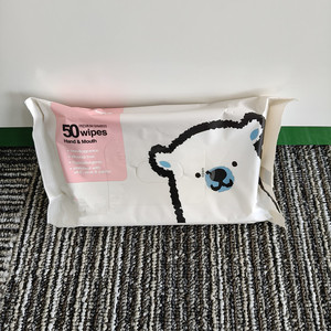 Lot de 50 lingettes humides jetables à base d'eau pour mains, bouche et visage, non tissées, douces, pour bébés et usage domestique, vente en gros, OEM - Product Image 3