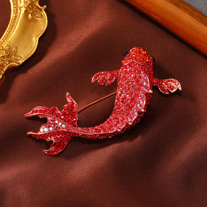 Broche de pez Koi de cristal rojo brillante, pin de solapa de carpa de la suerte con diamantes de imitación - Product Image 4