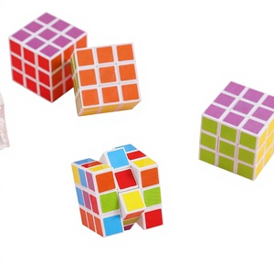 Portachiavi in Plastica con Mini Cubi Magici 3x3cm, Giocattolo Educativo per Bambini, Design Creativo a Cartone Animato, Flessibile, Ideale per Feste e Asili - Product Image 3
