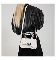 Bolso de mujer de diseño simple 2024 nueva moda popular mano conocimiento de embarque hombro pequeño bolso cuadrado
