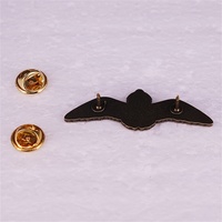 Épingles à revers en émail découpées sur mesure pour hommes, badges élégants pour costumes
