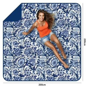 Coperta da Picnic Pieghevole Impermeabile Riciclata con Cinghia Personalizzata e Design Stampato, Tappetino in Plastica di Lusso per Bambini - Product Image 1