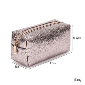 Bolsa de cosméticos de PU metálica martillada de alta calidad, bolsa de maquillaje con logotipo en relieve de 8 pulgadas de cuero PU - Product Image 5
