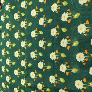 Tissu léger en soie brute verte douce de qualité supérieure, tissé, à motif géométrique abstrait, pour robes de mariée, kurta, quilting et couture artisanale - Product Image 5