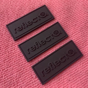 <span class=keywords><strong>Forma</strong></span> regolare <span class=keywords><strong>marchio</strong></span> goffrato logo in gomma nera Patch, impermeabile tutto lo stesso colore PVC etichetta <span class=keywords><strong>di</strong></span> gomma per nastri - Product Image 4