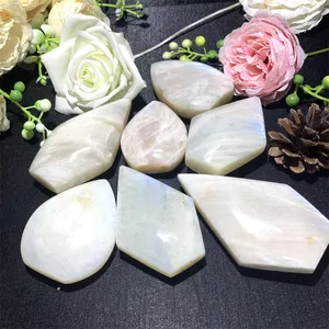 Venta al por mayor de cristales naturales de alta calidad piedra de Luna blanca de forma libre para la decoración del hogar regalo