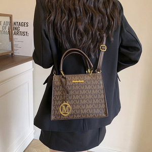 Bolso de lujo de alta calidad para mujer, recién llegado, bolso de mano versátil para mujer, bolsos de hombro de lujo con diseño de logotipo de letra - Product Image 5