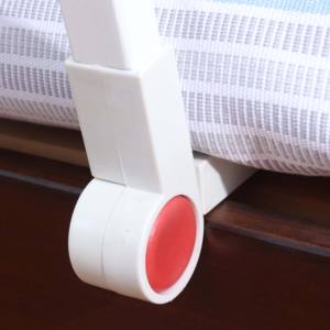 <span class=keywords><strong>Barrière</strong></span> <span class=keywords><strong>de</strong></span> sécurité pour bébé en <span class=keywords><strong>bois</strong></span> massif réglable et portable 2025, vente chaude, pliable, garde-corps sécurisé pour tout-petits, design personnalisable - Product Image 4